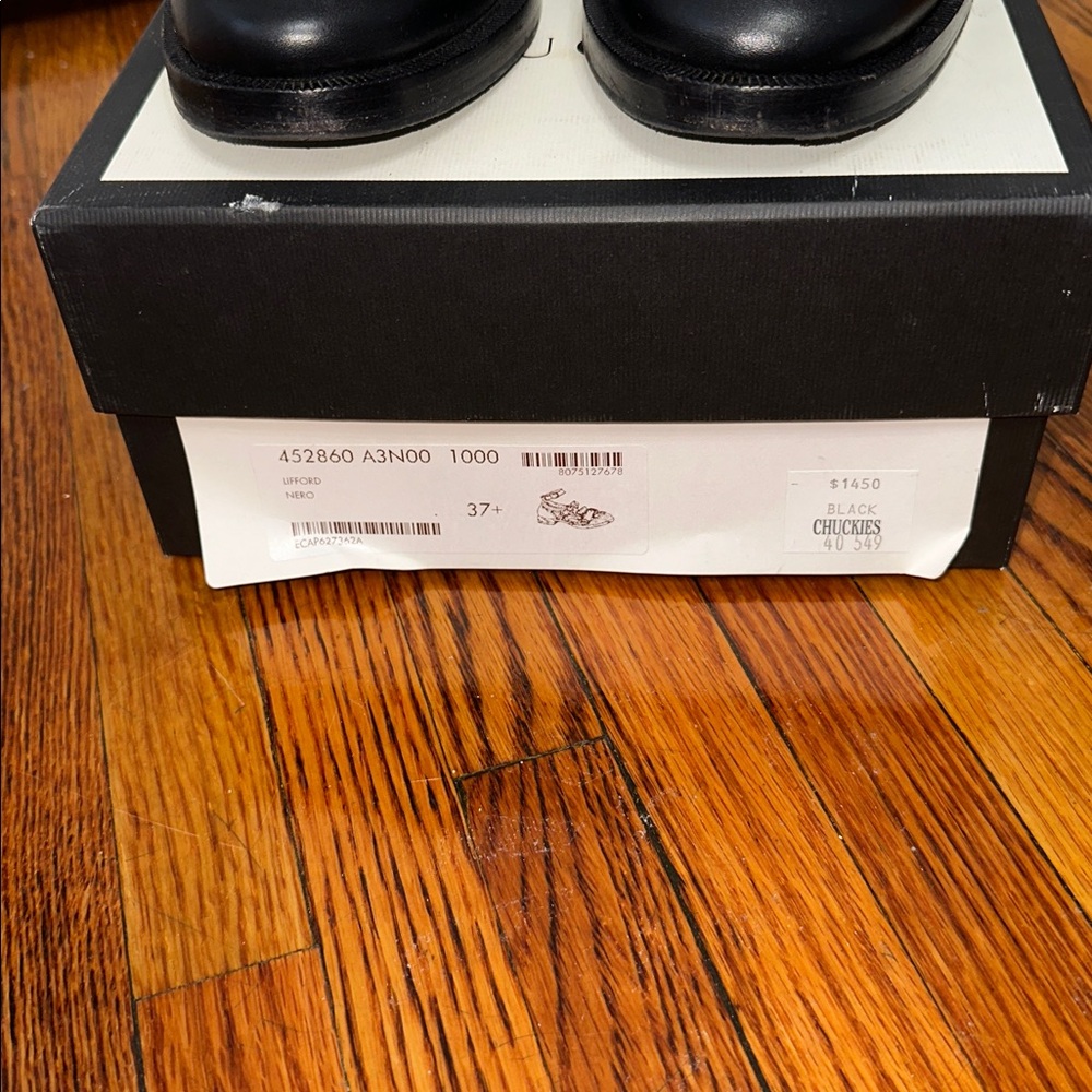 Gucci Black Women's Flats with Buckle Accents - Picture 8 of 8